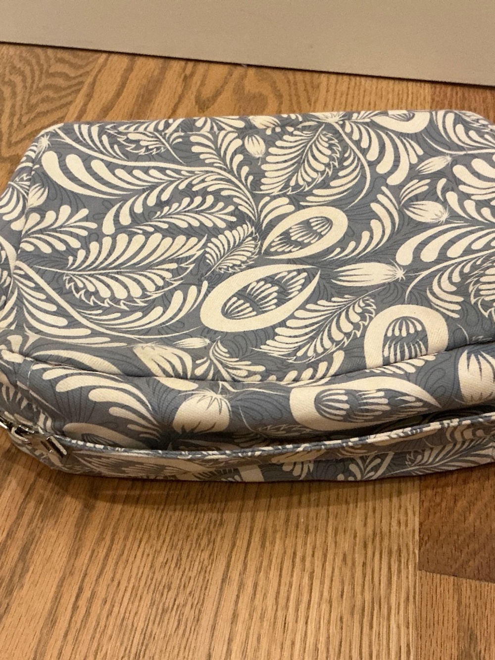 Narwey Zippered Hanging Toiletry/Makeup Bag Floral